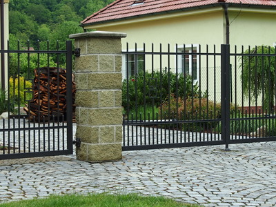 Kovaná brána s brankou
